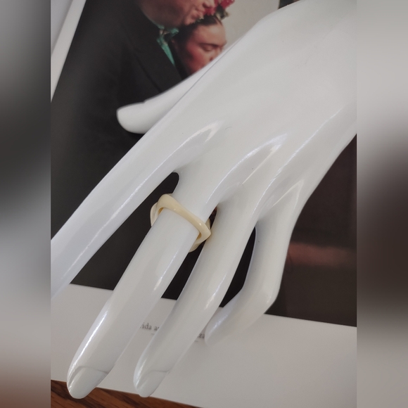 Celluloid Lucite Camilla Flower Ring - Picture 3 of 4